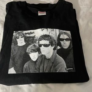 Black Supreme t-t-shirt size large.